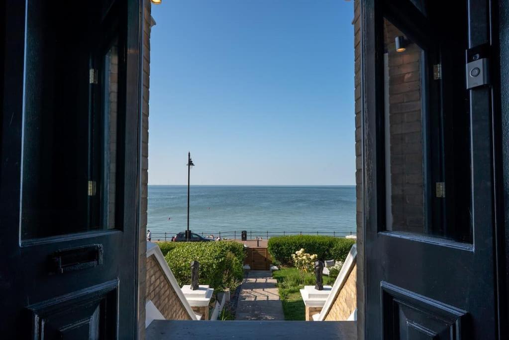 Stylish Beachfront Apartment, Sweeping Ocean Views And Luxury Touches Herne Bay Eksteriør bilde