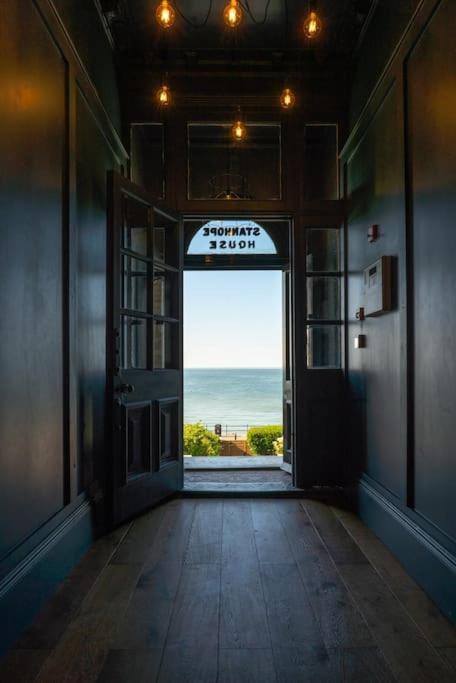 Stylish Beachfront Apartment, Sweeping Ocean Views And Luxury Touches Herne Bay Eksteriør bilde