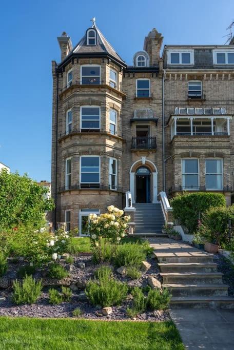Stylish Beachfront Apartment, Sweeping Ocean Views And Luxury Touches Herne Bay Eksteriør bilde
