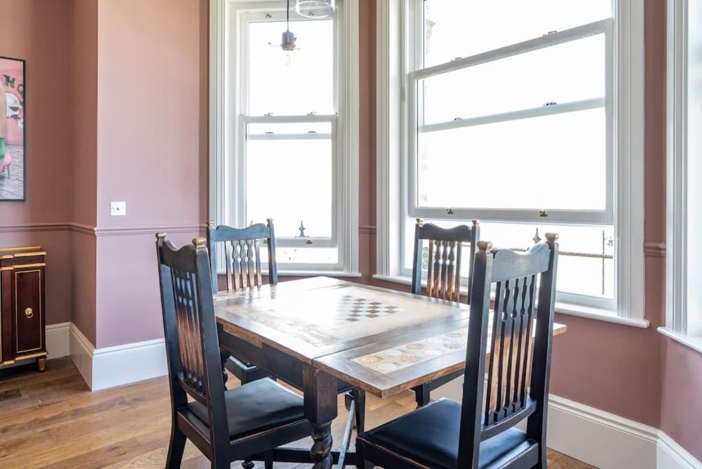 Stylish Beachfront Apartment, Sweeping Ocean Views And Luxury Touches Herne Bay Eksteriør bilde