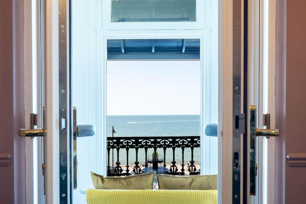Stylish Beachfront Apartment, Sweeping Ocean Views And Luxury Touches Herne Bay Eksteriør bilde