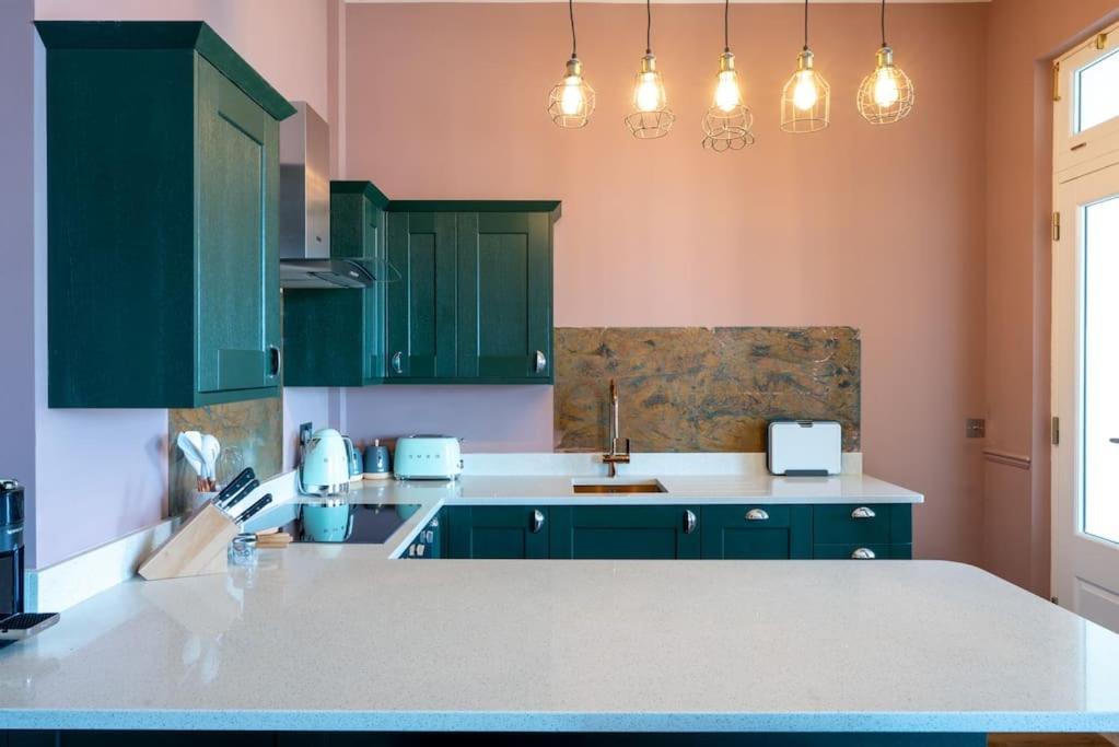 Stylish Beachfront Apartment, Sweeping Ocean Views And Luxury Touches Herne Bay Eksteriør bilde